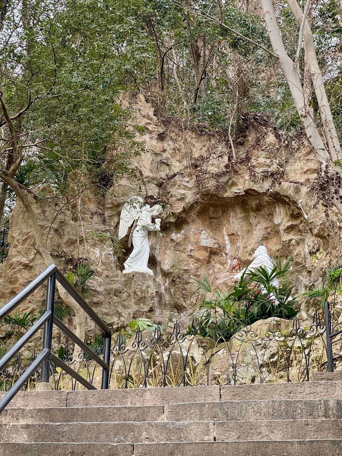 IE4cJMZgSA1Vi-Lj_e0LwDQbu2F2ydLwQ2pYJ25sKrM-1536x2048